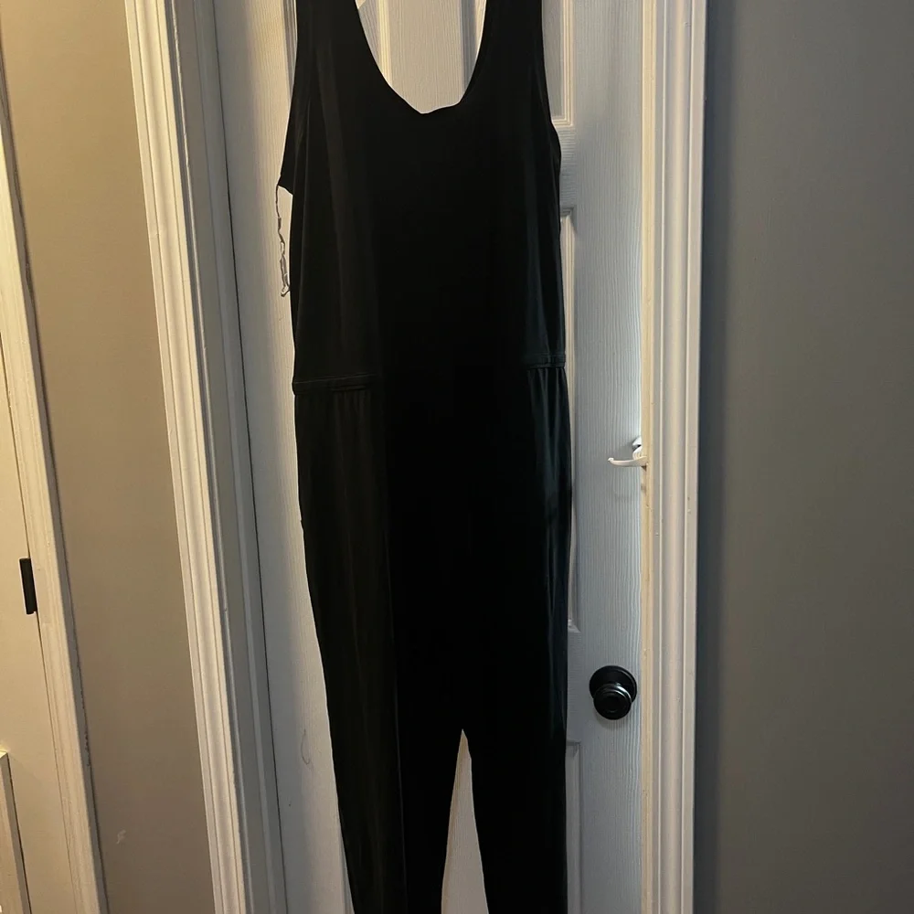 Vuori Classic Black Jumpsuit - Picture 2 of 3